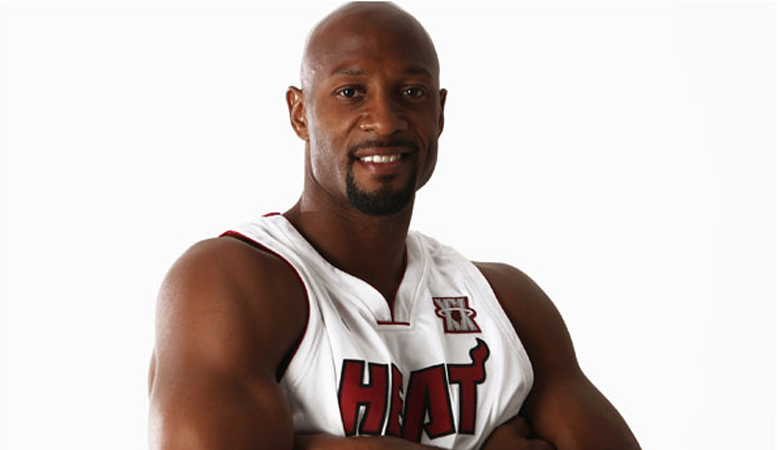 Alonzo Mourning talks about the physicality of the NBA in the '90s